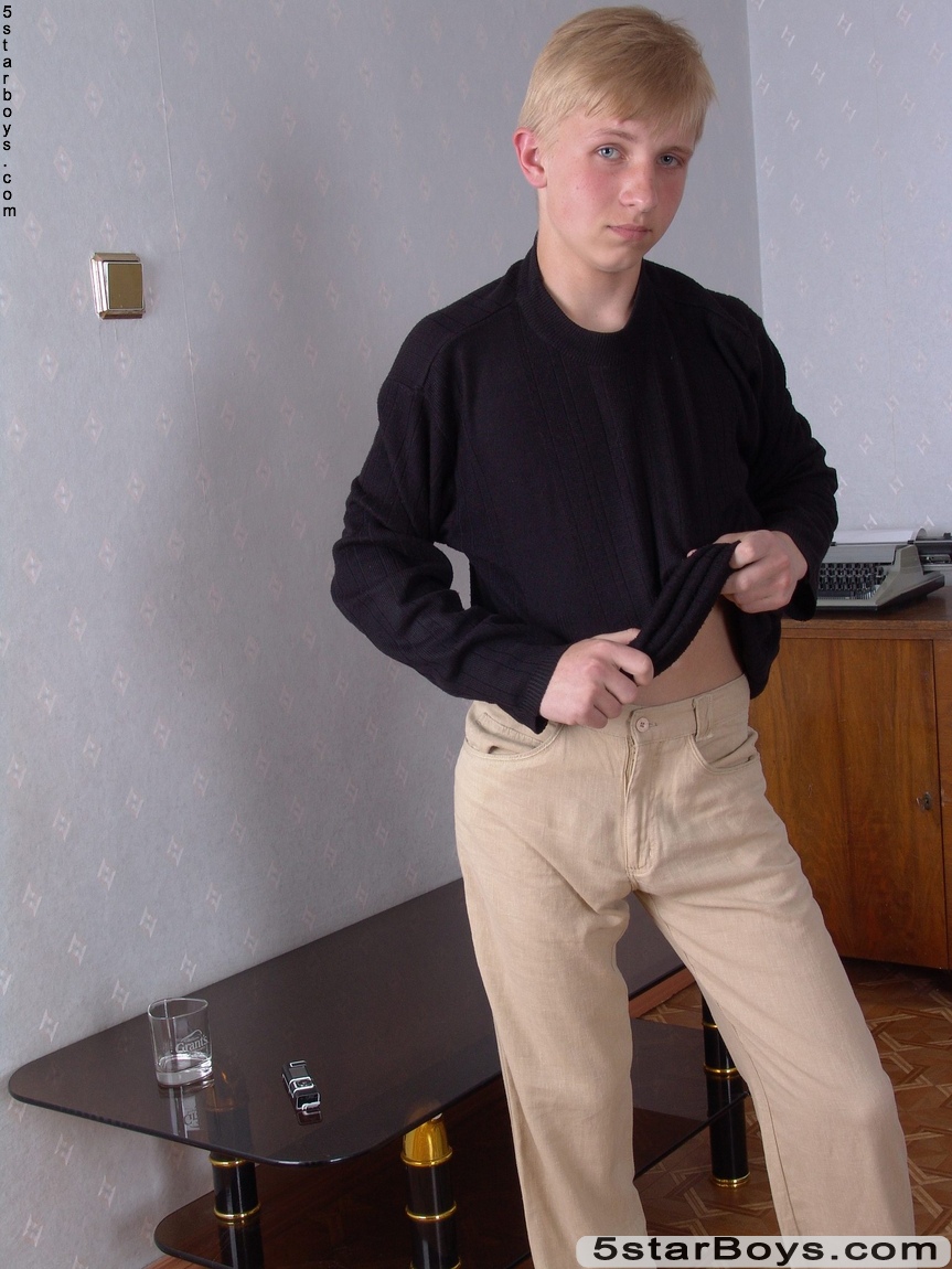 Гей фото с  104 Ready for gay sex with Max